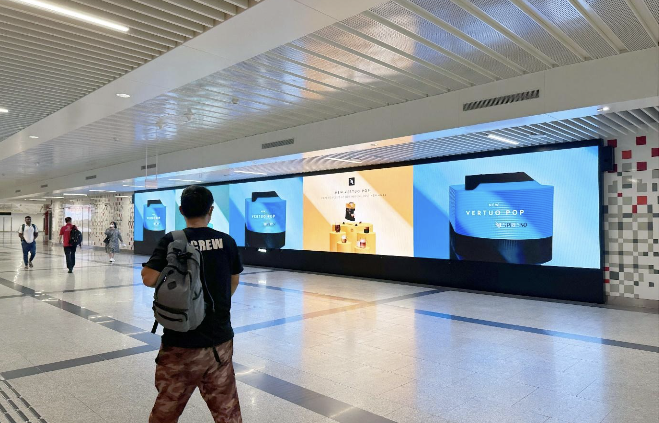 Commuters who were attracted by the coffee smell and sound beyond the visual